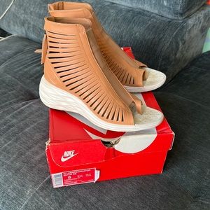 Nike Womens LUNARSANDIATOR